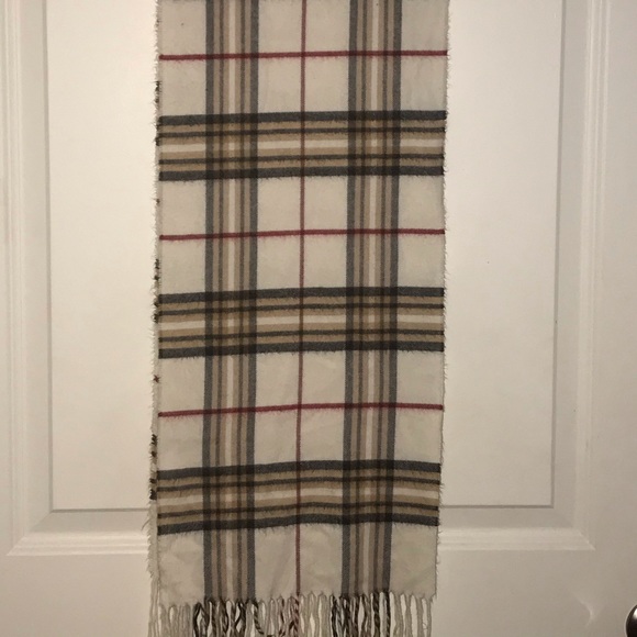 Plaid print scarf. - Picture 2 of 2